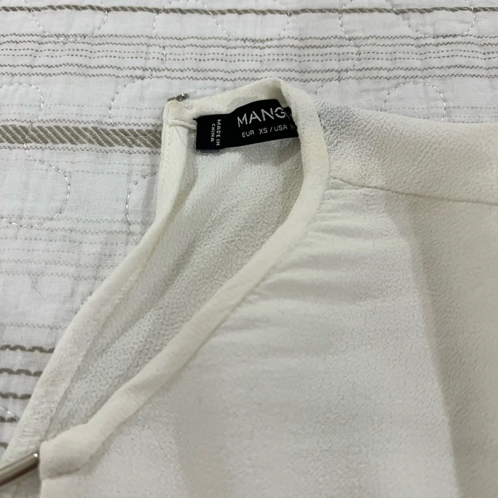 Two blouses - Picture 2 of 5